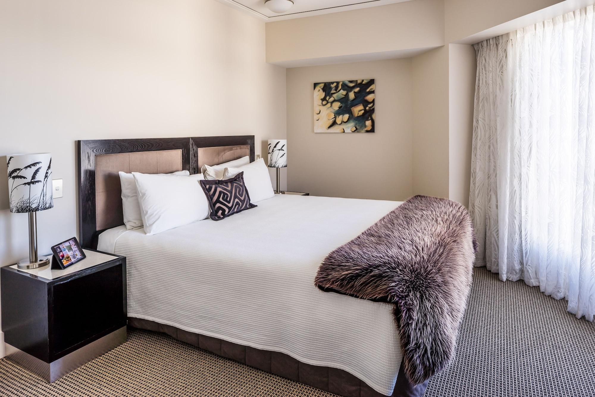 Bolton Hotel Wellington Luaran gambar A bedroom at the Hilton Johannesburg