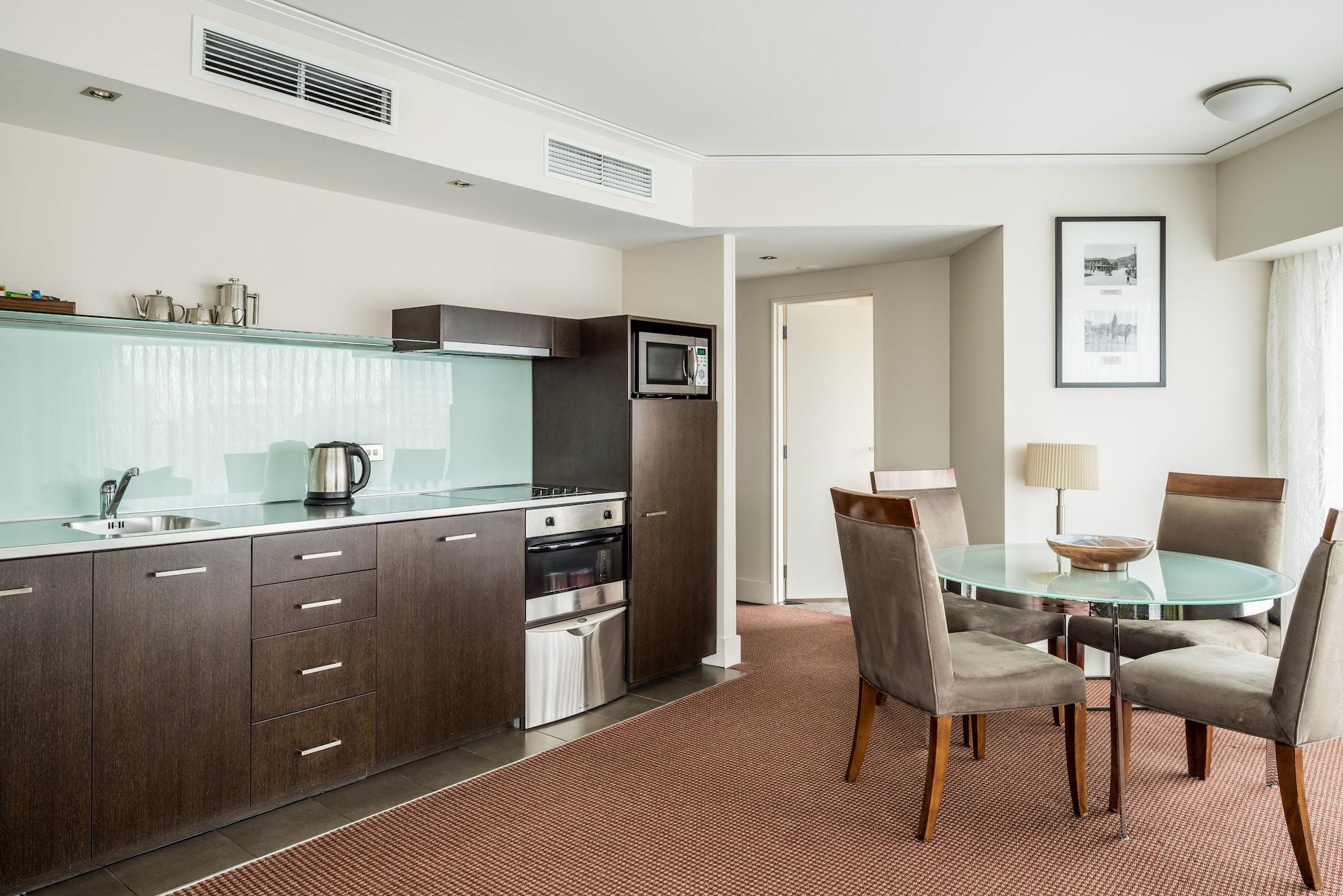 Bolton Hotel Wellington Luaran gambar A kitchen in a serviced apartment