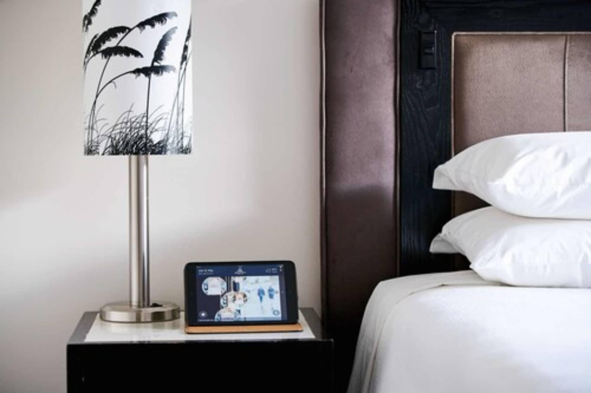 Bolton Hotel Wellington Luaran gambar The iPad is used in the rooms of the Mandarin Oriental, Munich