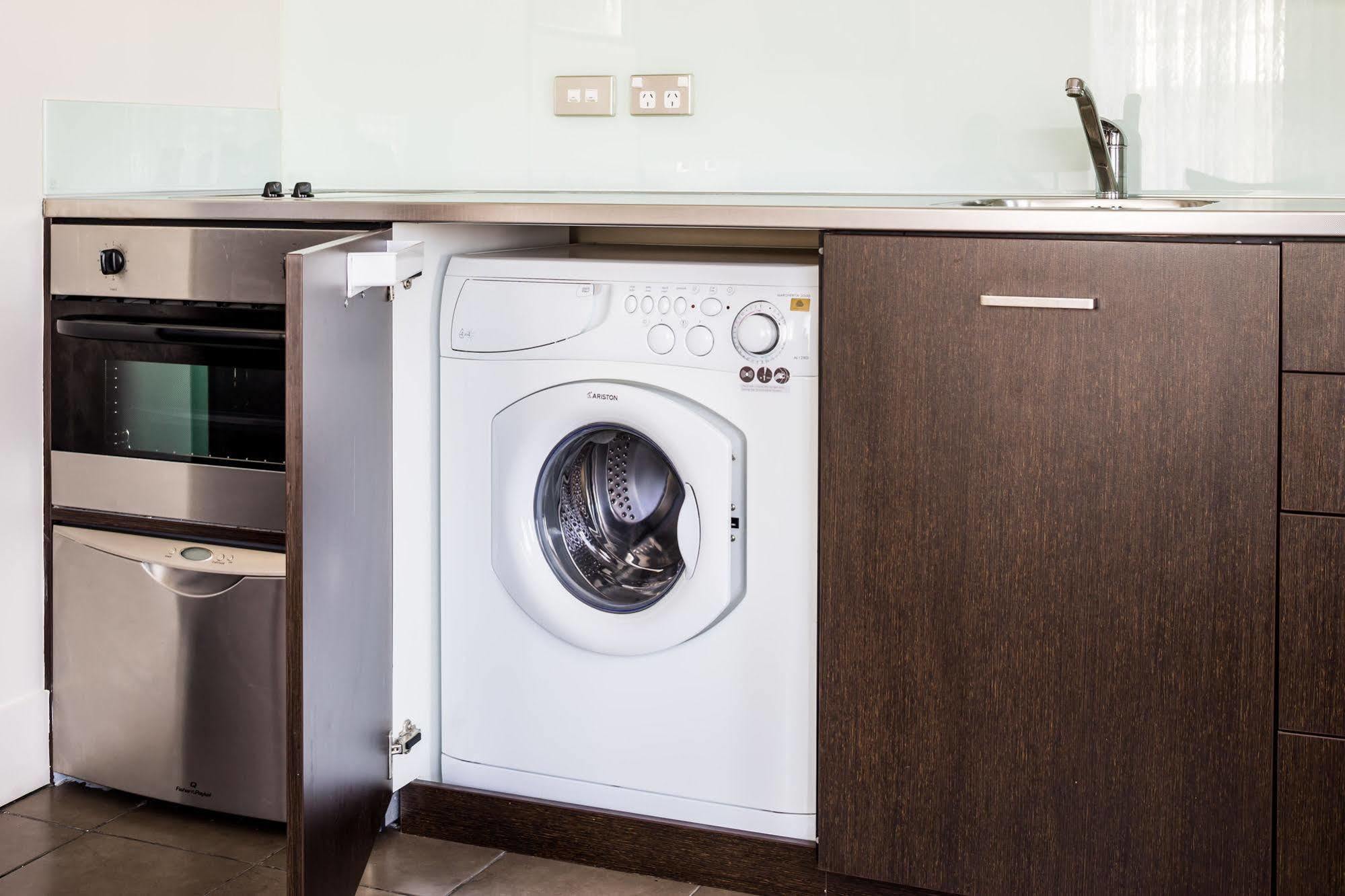 Bolton Hotel Wellington Luaran gambar An integrated washing machine