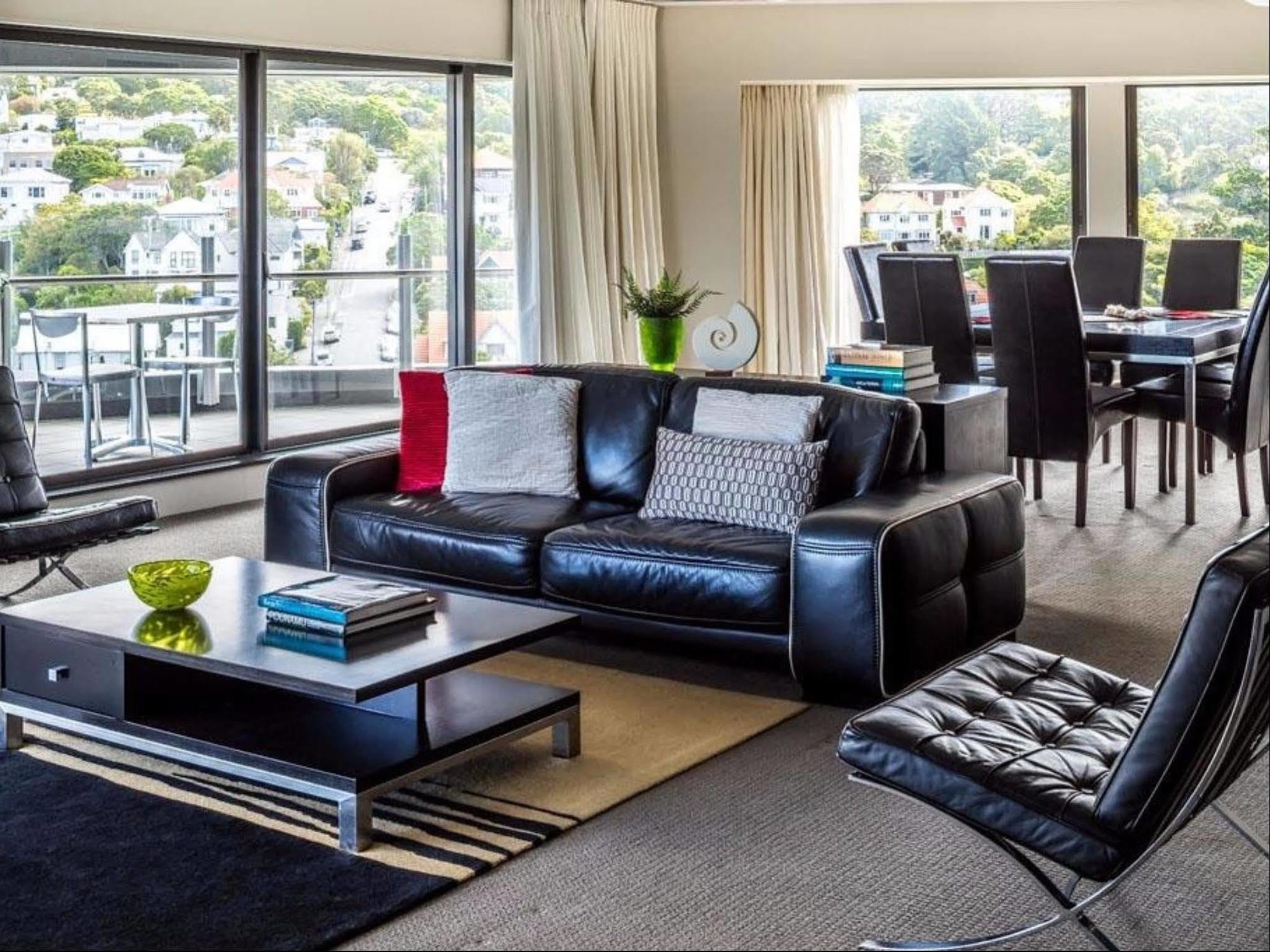 Bolton Hotel Wellington Luaran gambar A living room in a typical apartment
