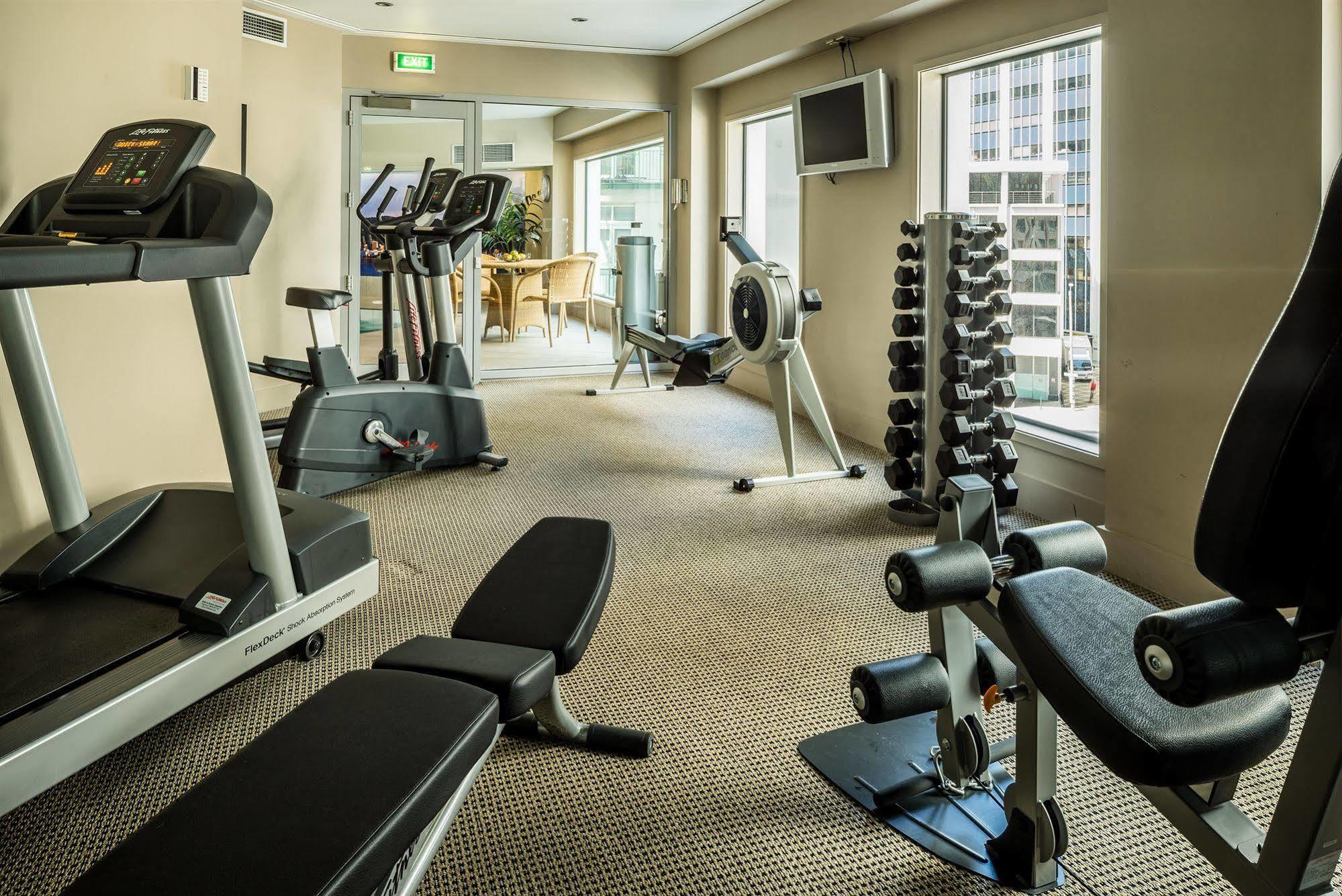 Bolton Hotel Wellington Luaran gambar A gym at a hotel